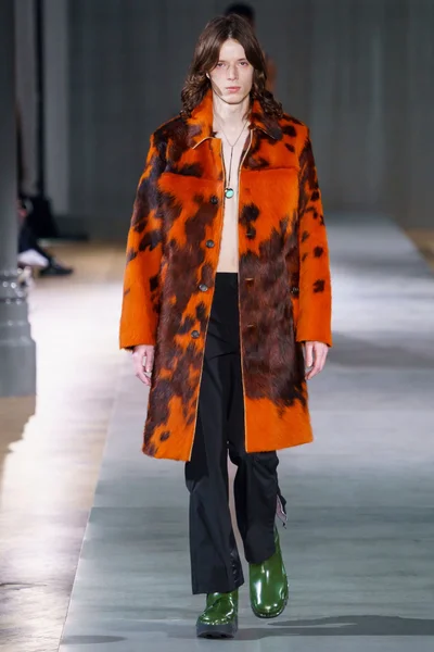 Look 2
